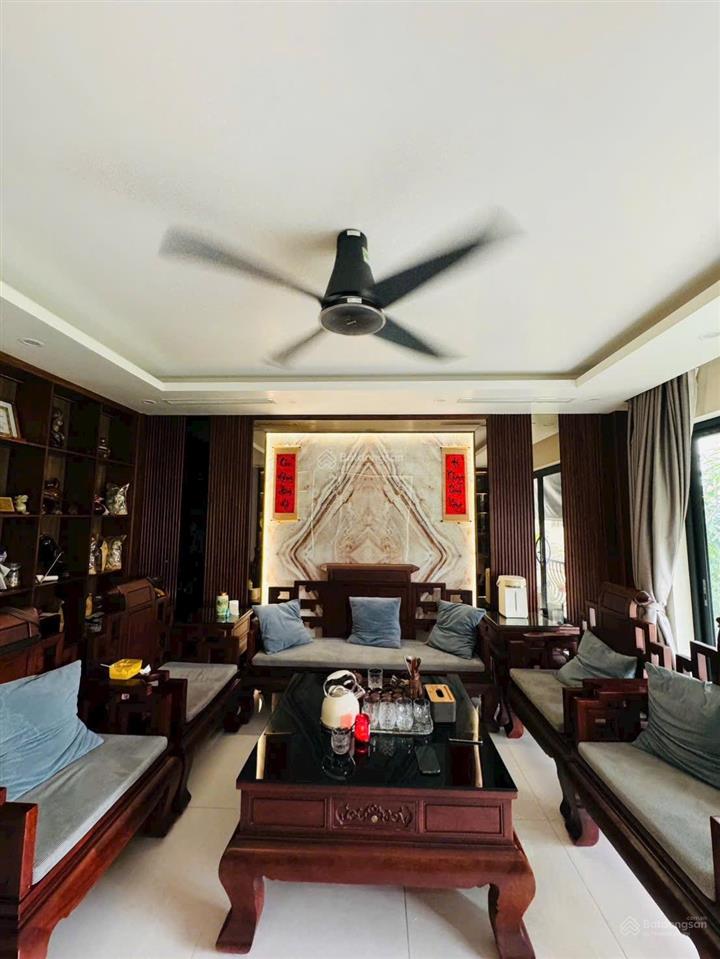 Thang máy vip  chân chung cư  trục chính 30m  kinh doanh đẳng cấp  giá năm kia