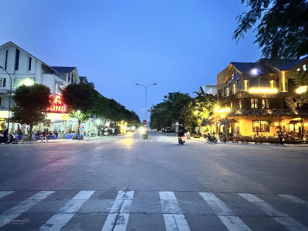 Thang máy vip  chân chung cư  trục chính 30m  kinh doanh đẳng cấp  giá năm kia