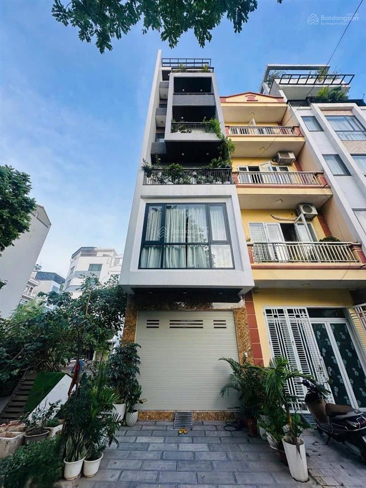 7 tầng thang máy  sát chân chung cư the chamr  phân lô vỉa hè dân xây nét căng