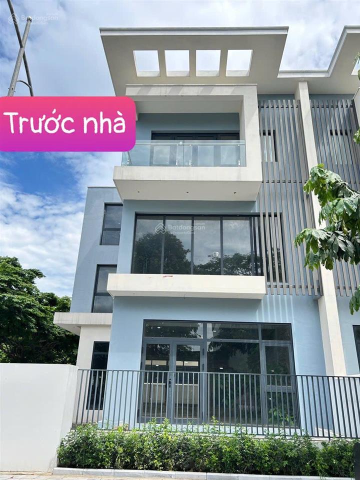 Dãy đường hoa  bt an quý dương nội sát mặt lê quang đạo  ngay công viên thiên văn  vị trí đỉnh