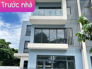 Dãy đường hoa  bt an quý dương nội sát mặt lê quang đạo  ngay công viên thiên văn  vị trí đỉnh
