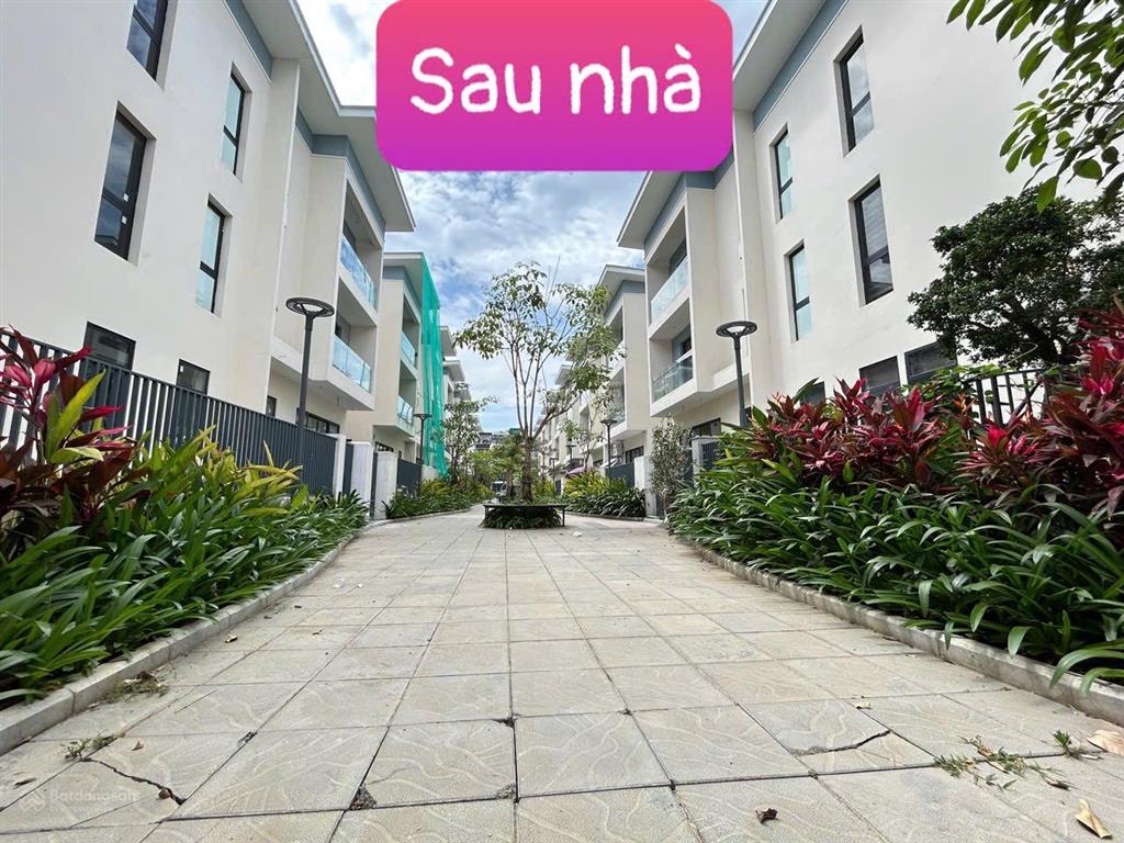 Dãy đường hoa  bt an quý dương nội sát mặt lê quang đạo  ngay công viên thiên văn  vị trí đỉnh