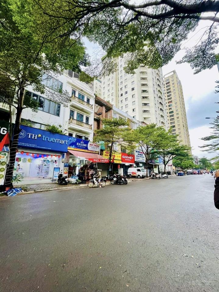 Trục kinh doanh nổi bật kđt văn khê  hàng đỉnh đầu tư  đang cho thuê 30 triệu