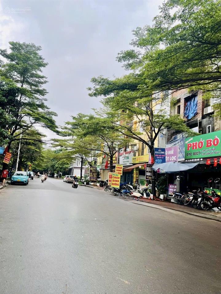 Trục kinh doanh nổi bật kđt văn khê  hàng đỉnh đầu tư  đang cho thuê 30 triệu