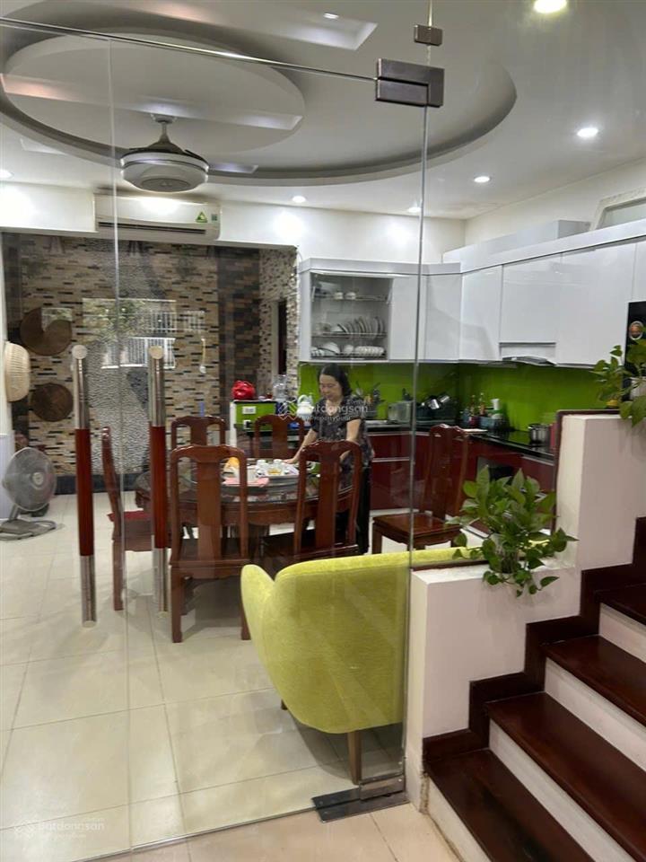 Bán gấp 15.5 tỷ  83m2 5tầng mt 5m  đường thông không lỗi  lk kđt văn khê  giá đầu tư