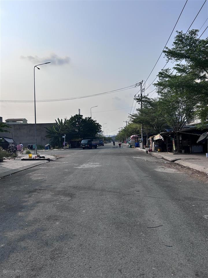 Chính chủ cần bán gấp 3 lô đất 5x26 trong kdc tân đô giá 1tỷ650 . nhận ký gửi mua bán .