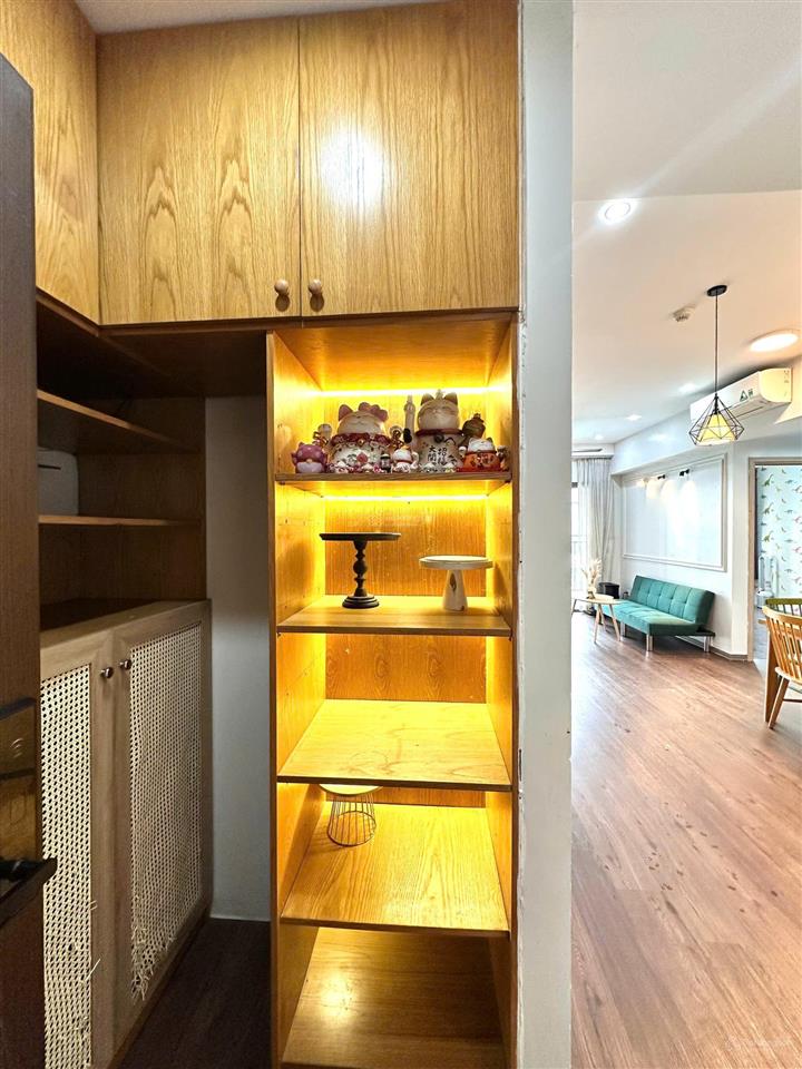 Gửi bán nhanh căn hộ 3pn  lầu 8 giá 9 tỷ 105 m2 ban công đông nam