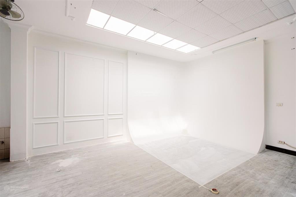 Chính chủ cho thuê văn phòng 25m2  35m2 giá chỉ từ 6tr/tháng ngay ngõ 121 thái hà, đống đa, hà nội