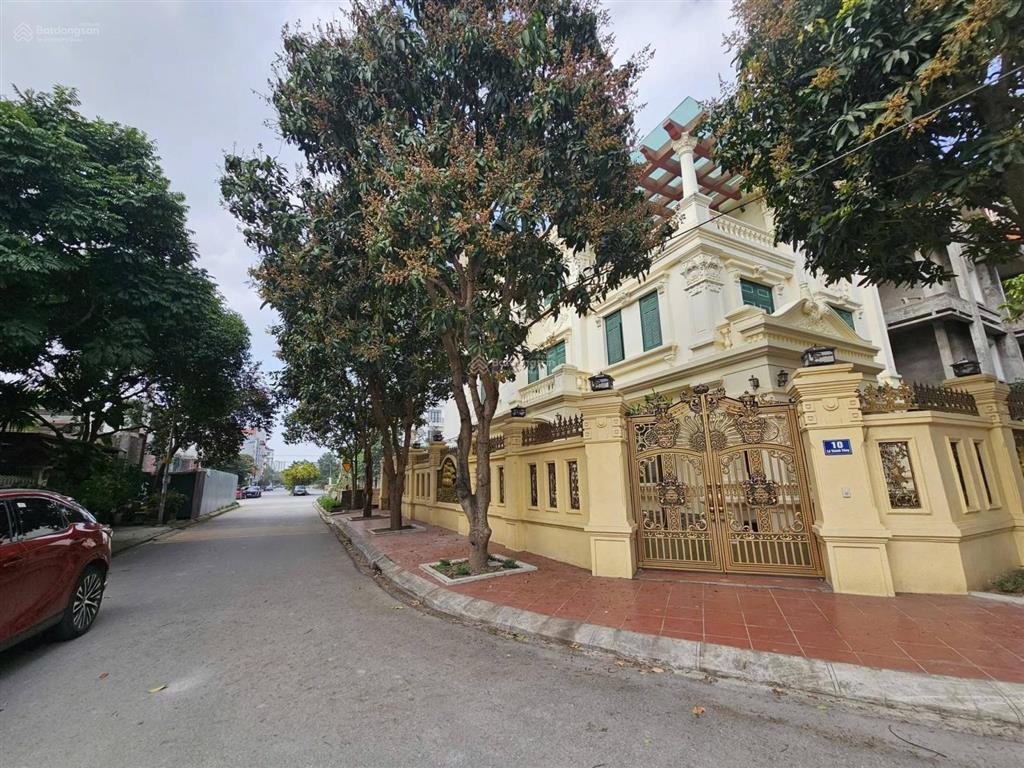 Cần bán ngôi biệt thự lô góc phố nguyễn chí thanh ba đình 268m mặt tiền 16m. giá thương lượng.