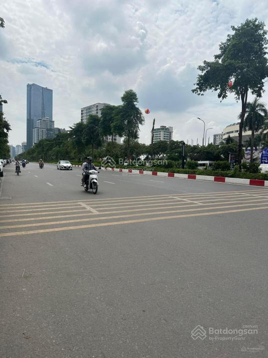 Bán tòa nhà 9 tầng văn phòng mặt phố giảng võ 169 m2 vỉa hè rộng giá chỉ 109 tỷ