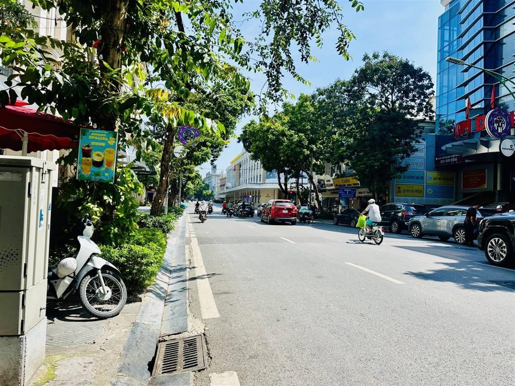Bán tòa nhà mặt phố trần hưng đao 450 m 10 tầng mặt tiền 11 m giá 437 tỷ có thương lượng