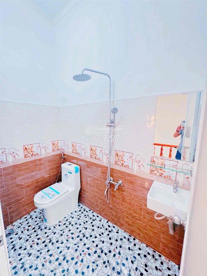 Bán nhà hẻm ô tô dĩ an  114m2  4pn sân ô tô rộng gần vincom dĩ an 4,69 tỷ