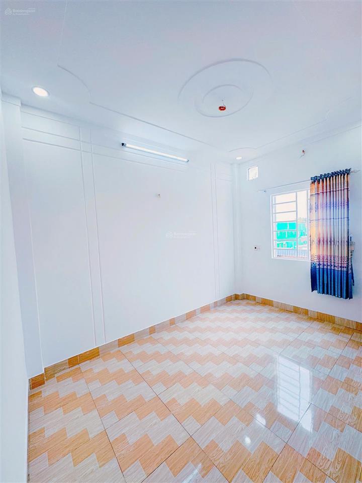 Bán nhà hẻm ô tô dĩ an  114m2  4pn sân ô tô rộng gần vincom dĩ an 4,69 tỷ