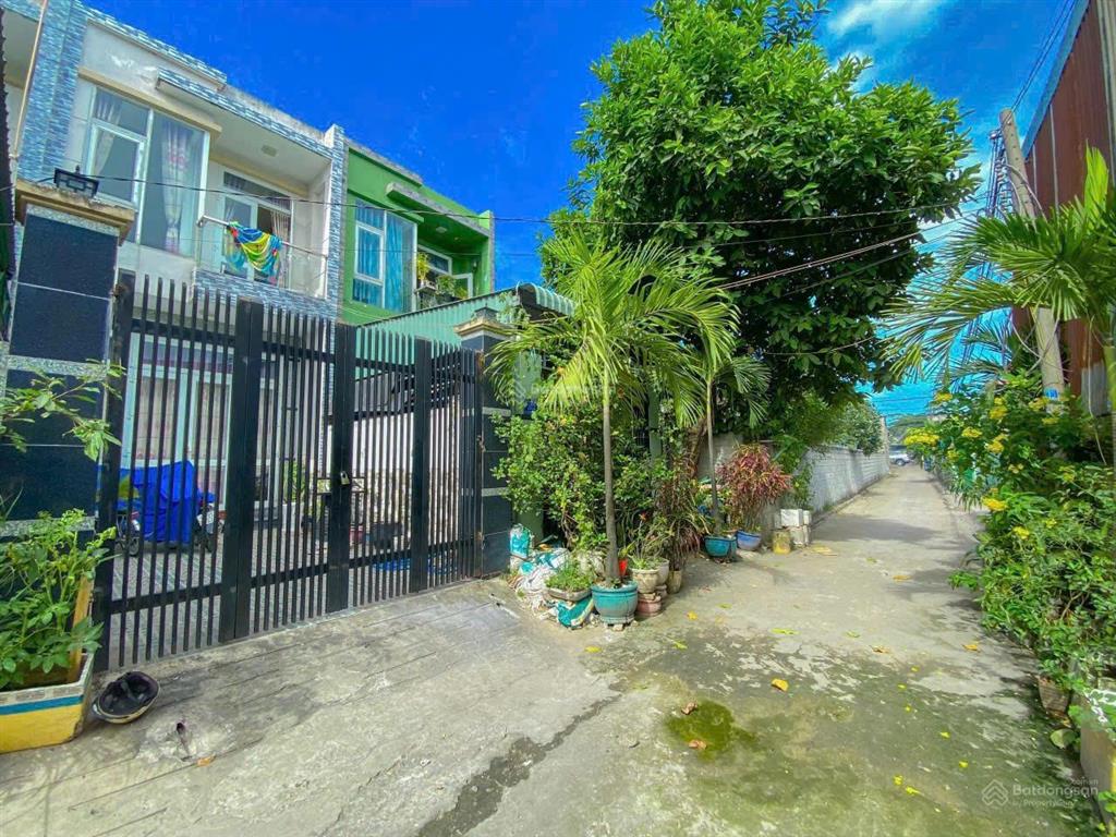 Bán nhà hẻm ô tô dĩ an  114m2  4pn sân ô tô rộng gần vincom dĩ an 4,69 tỷ