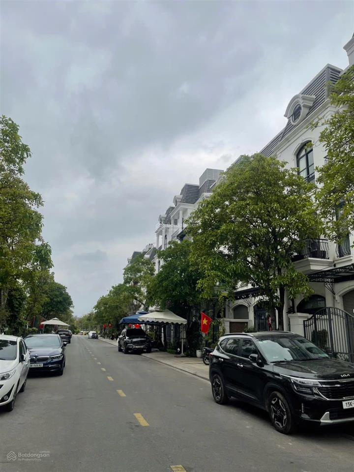 Cực rẻ căn liền kề paris 98m2 hoàn thiện có thang máy, vị trí gần bể bơi, đường thông giá 16,x tỷ