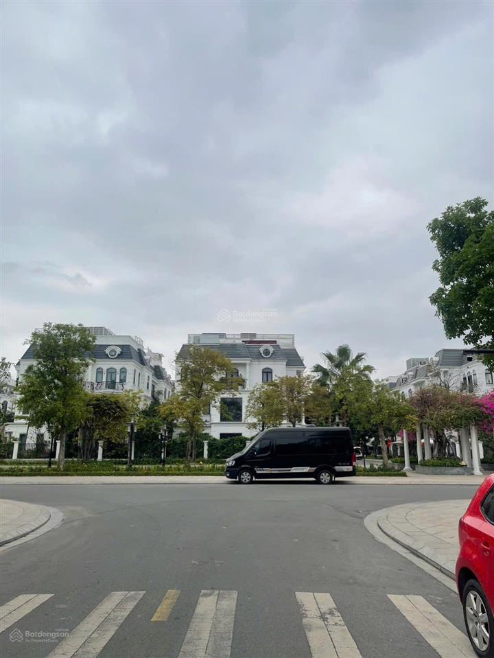 Cực rẻ căn liền kề paris 98m2 hoàn thiện có thang máy, vị trí gần bể bơi, đường thông giá 16,x tỷ
