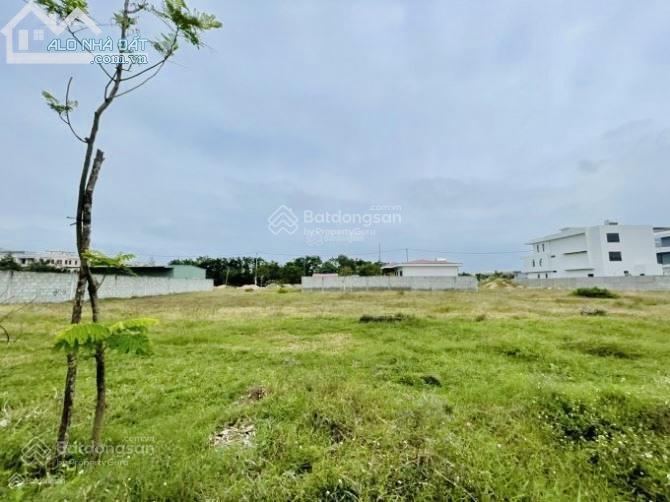 Kẹt tiền bán đất biệt thự 490m2 mặt tiền hùng vương & nguyễn văn huyên giá từ 13,9 tỷ