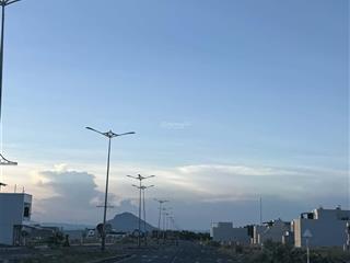 Sập hầm! chủ cắt lỗ lô góc lk sân bay giá 3,6 tỷ ( r= 42m&25m)