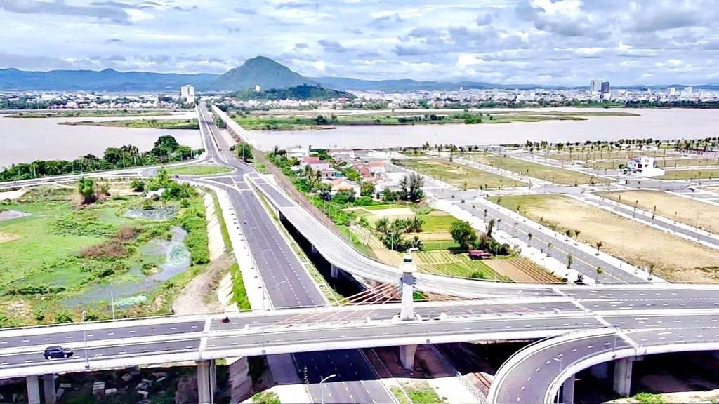 Hot! sập hầm 395m² đất với biệt thự bà điều * giá cắt lỗ nặng 7,9 tỷ (r=25m)