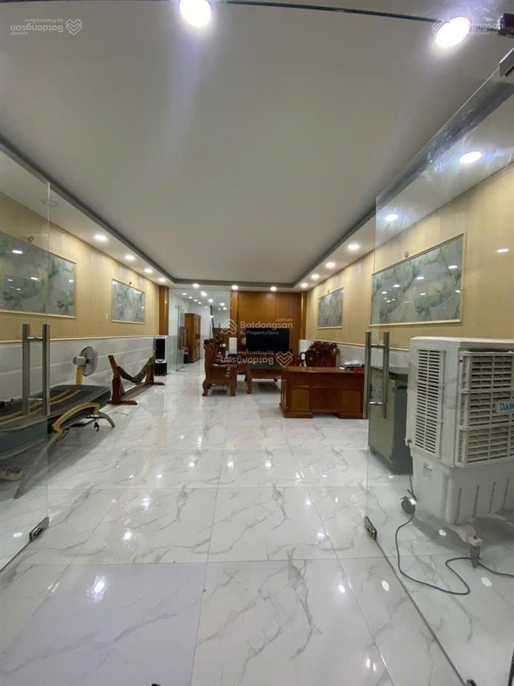 Bán nhà gấp mt đường song hành 22, gần trung tâm đô thị vinhomes hóc môn 5x30m tặng full nội thất