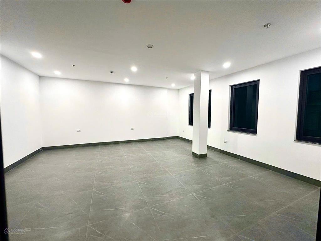 Chính chủ cho thuê văn phòng đền lừ  60m2 thông sàn  mt 15m  giá chỉ 8 triệu/tháng
