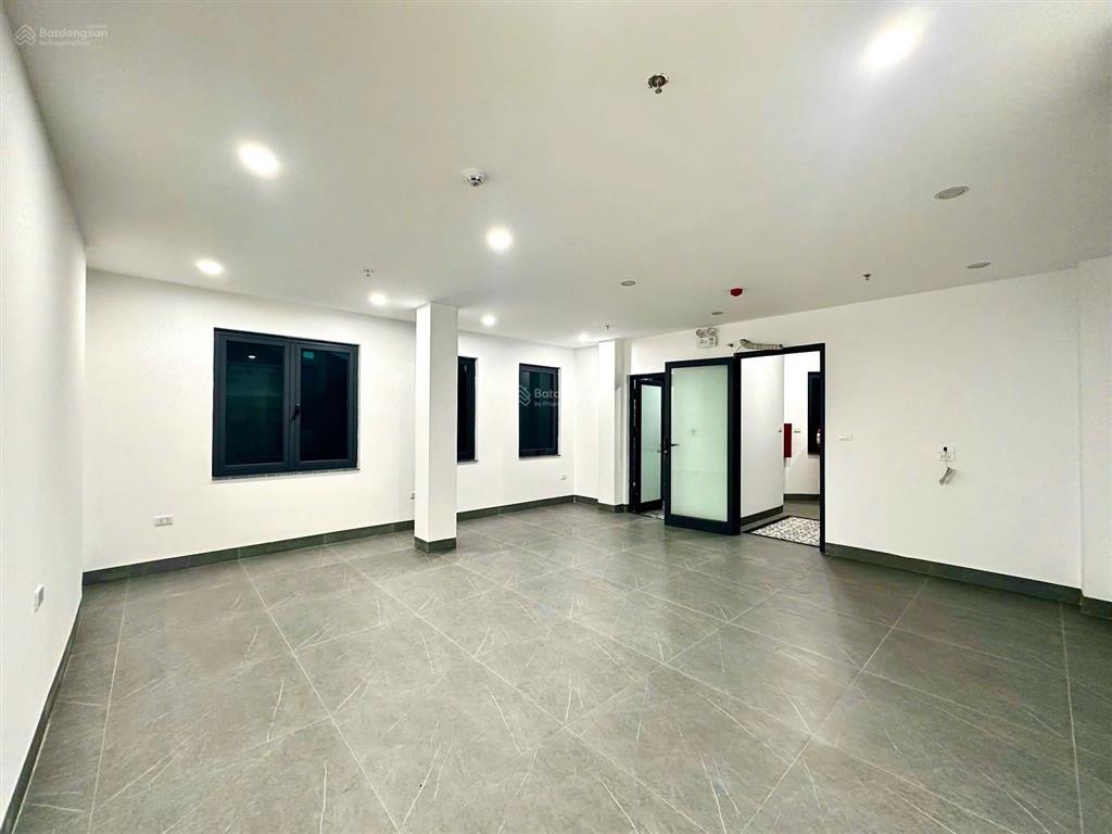 Chính chủ cho thuê văn phòng đền lừ  60m2 thông sàn  mt 15m  giá chỉ 8 triệu/tháng