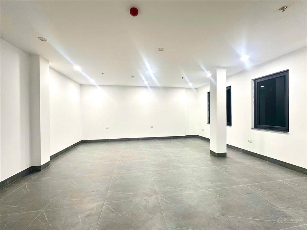 Chính chủ cho thuê văn phòng đền lừ  60m2 thông sàn  mt 15m  giá chỉ 8 triệu/tháng
