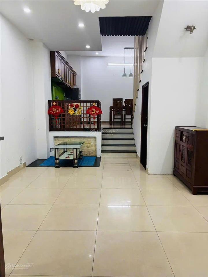 Ngách 30 ngõ 176 trương định  diện tích 38m2, xây 3.5 tầng, 11 triệu/tháng