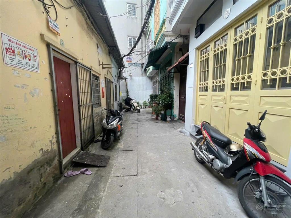 Ngách 30 ngõ 176 trương định  diện tích 38m2, xây 3.5 tầng, 11 triệu/tháng