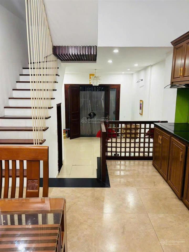 Ngách 30 ngõ 176 trương định  diện tích 38m2, xây 3.5 tầng, 11 triệu/tháng