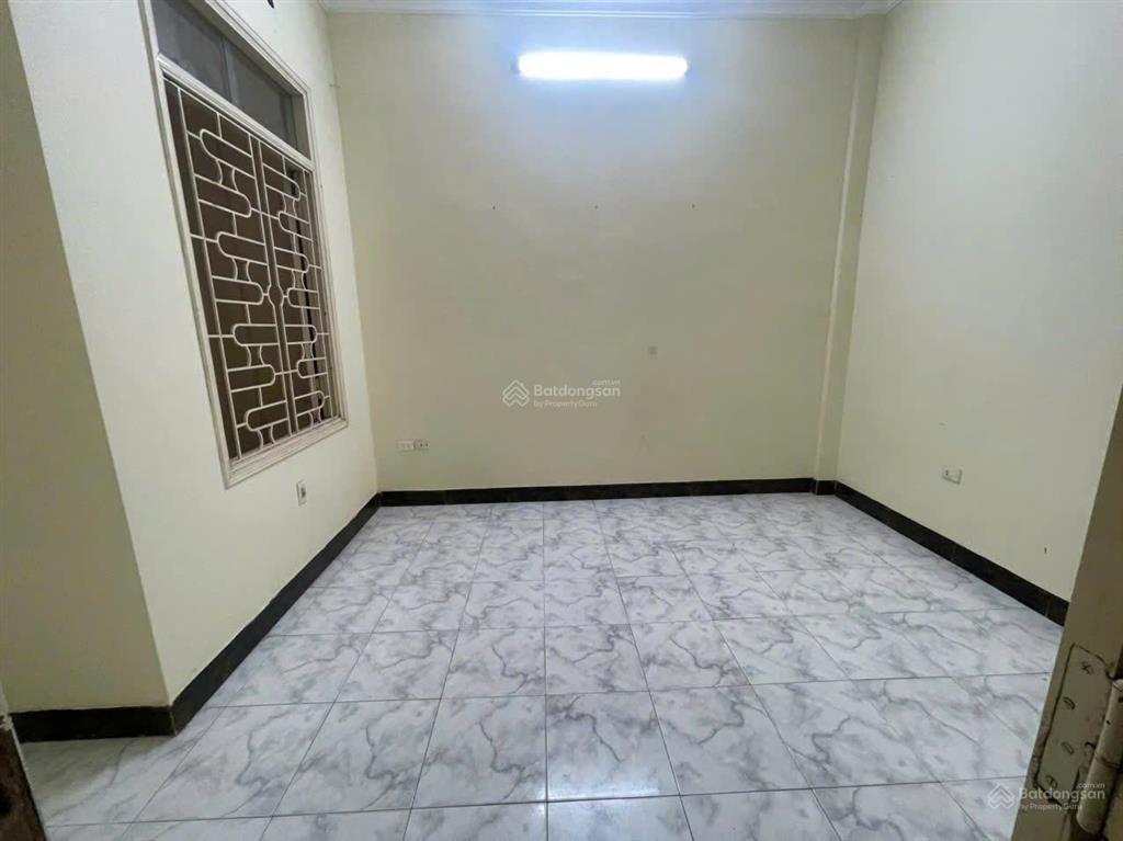 Nhà riêng ngõ phố minh khai, ngõ quỳnh diện tích 55m2x4t giá 15tr có thương lượng