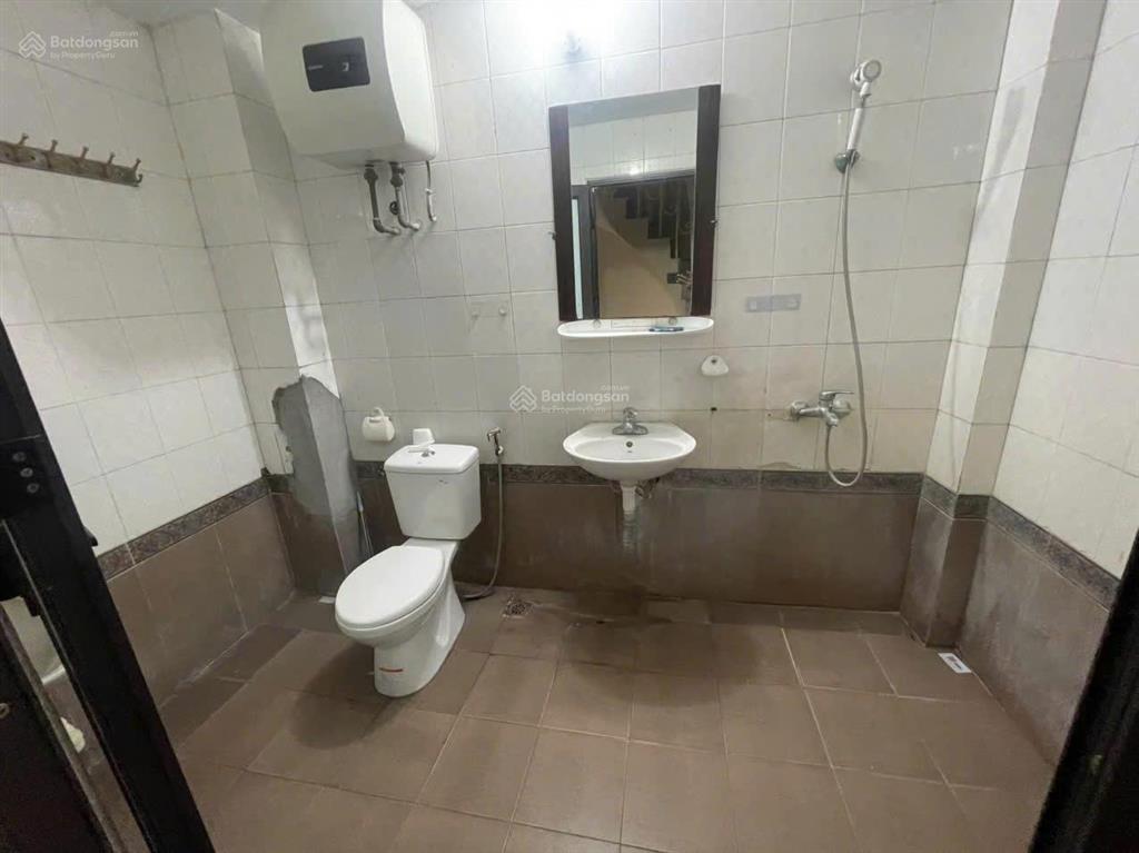 Nhà riêng ngõ phố minh khai, ngõ quỳnh diện tích 55m2x4t giá 15tr có thương lượng