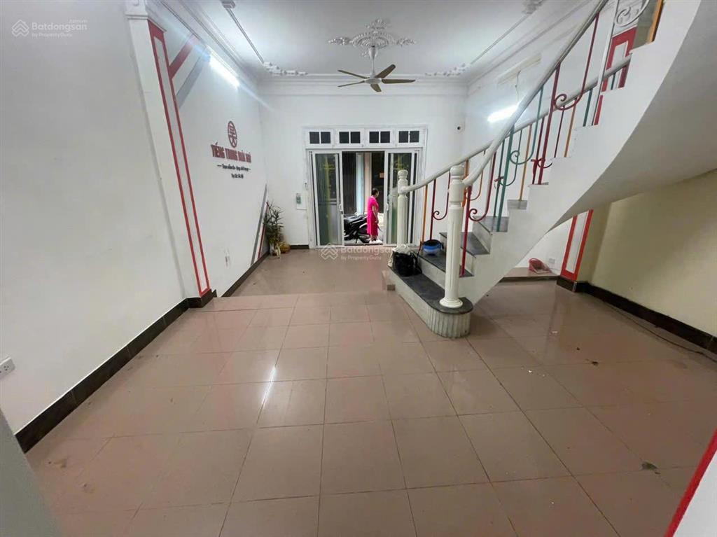 Nhà riêng ngõ phố minh khai, ngõ quỳnh diện tích 55m2x4t giá 15tr có thương lượng
