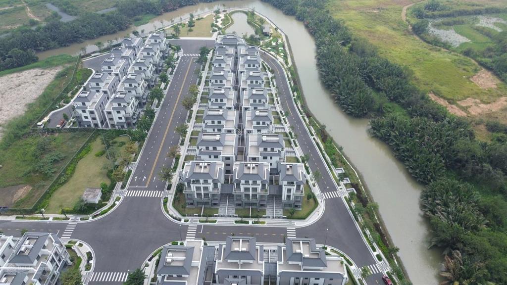Biệt thự song lập gladia by the waters 9x20m  view sông đẹp, 3 mặt sân vườn, 44,6 tỷ