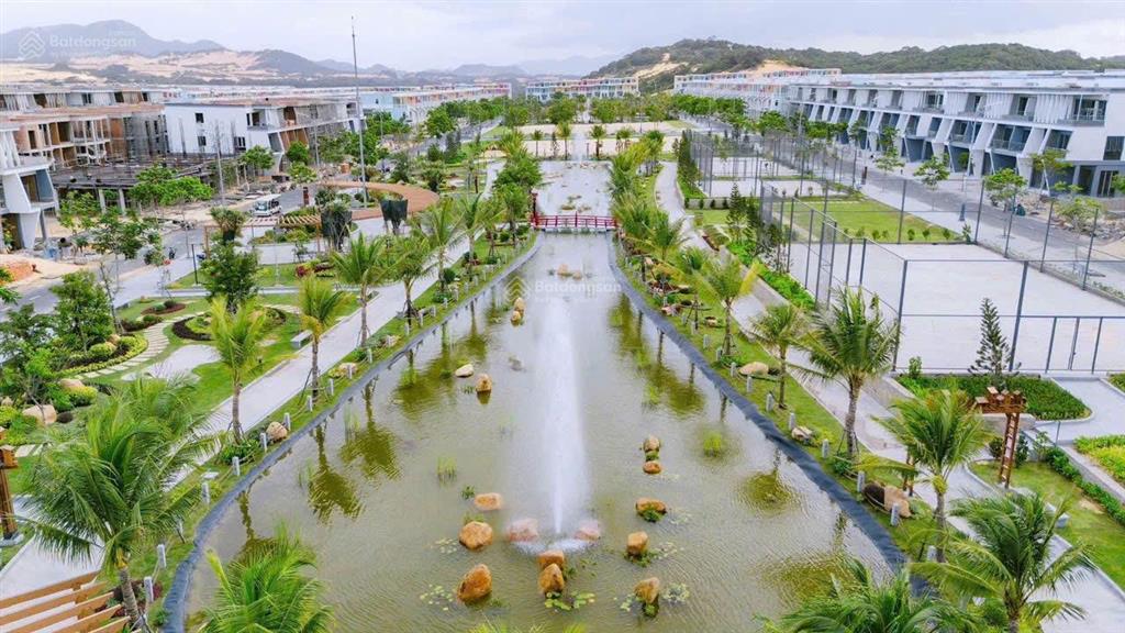 Chính chủ bán nhà phố sd 236,7m2  ngay đại công viên khu parasol  caraworld 4.75 tỷ  sổ hồng sẵn