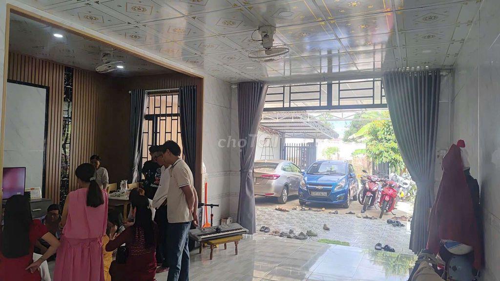 cần bán nhà sổ riêng thổ cư.khu dân cư.điện nước máy giếng khoan.