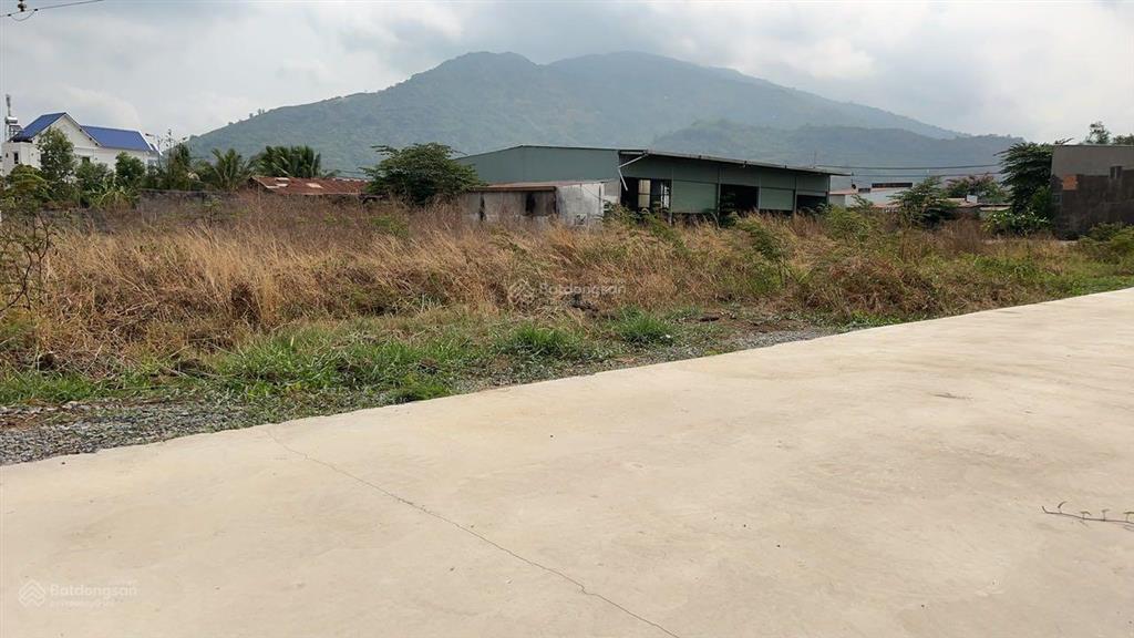 Cần bán 250m mặt tiền bê tông vuông vức, hơn 16000m2 đất suối cát, xuân lộc, đồng nai, gần tl763