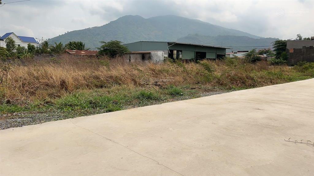 Cần bán 250m mặt tiền bê tông vuông vức, hơn 16000m2 đất suối cát, xuân lộc, đồng nai, gần tl763