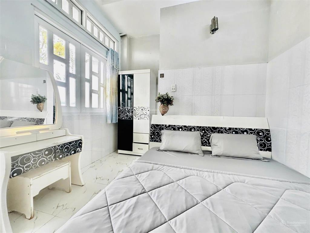 Phòng trọ full nội thất, có ban công, gần nguyễn văn linh giá 2,2 triệu