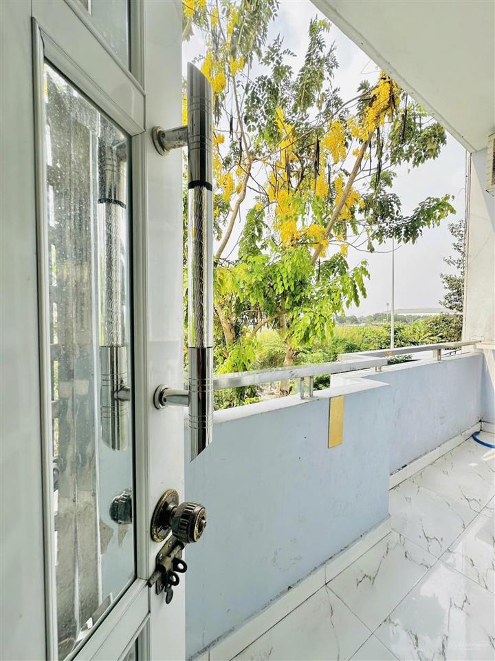 Phòng trọ full nội thất, có ban công, gần nguyễn văn linh giá 2,2 triệu