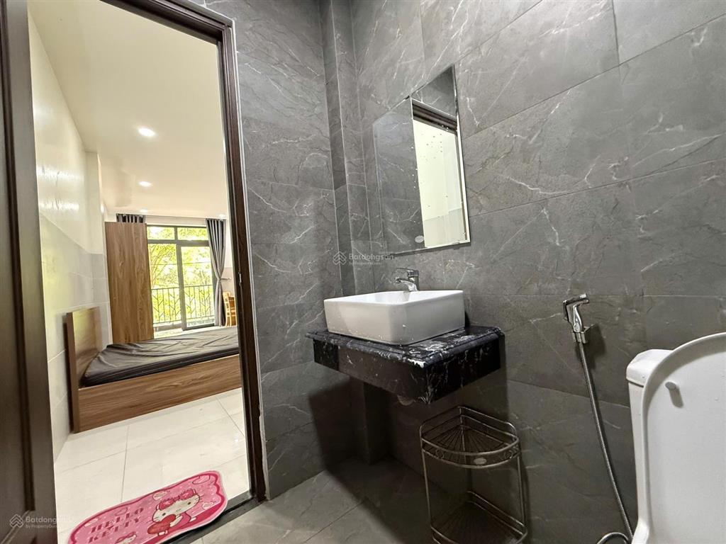 Cho thuê phòng lầu 1 ban công rộng full nội thất ở ngay