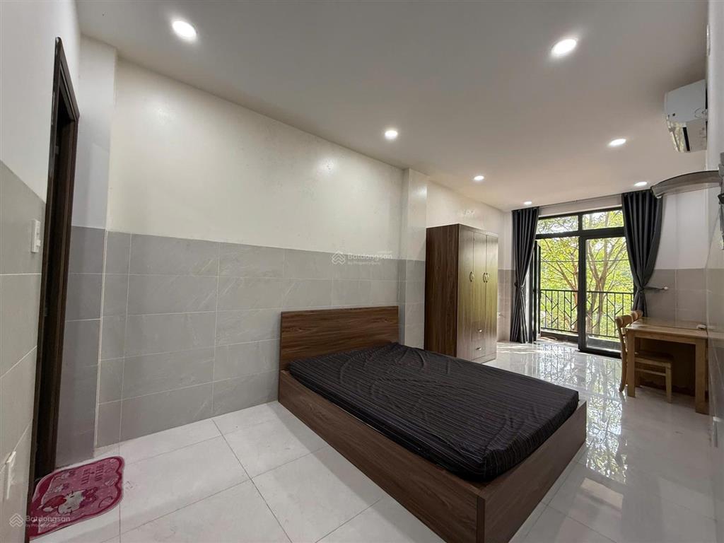 Cho thuê phòng lầu 1 ban công rộng full nội thất ở ngay