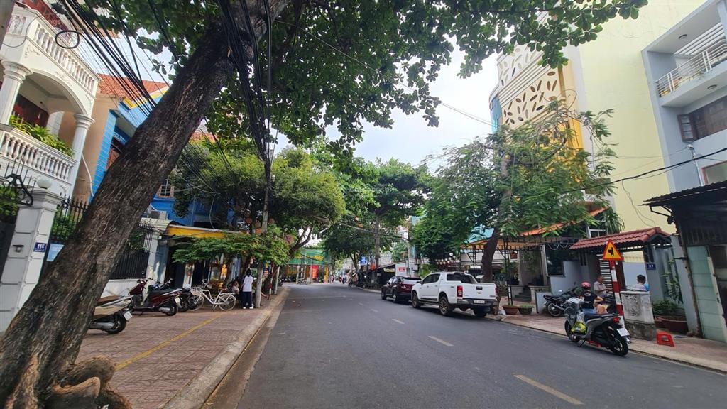 Nhà 1 tr 5 lầu đang kinh doanh tốt đường ngô đức kế , tttm phường 7 vũng tàu có hầm oto dt 349m2