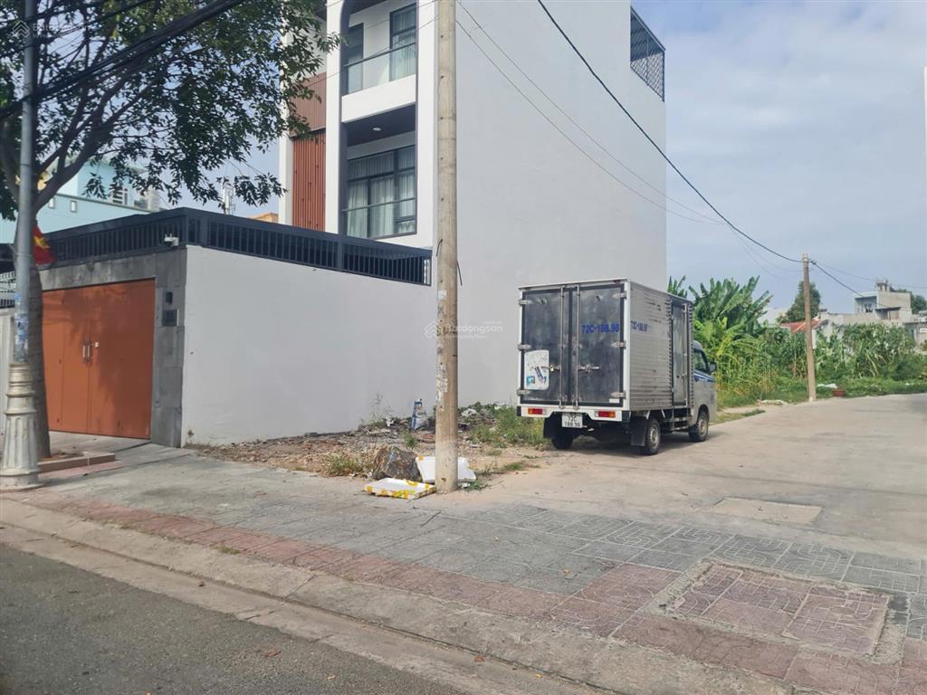 Bán lô đất góc 2 mt đường bến nôm p.rạch dừa dt 111m2 giá 8.3 tỷ tl gần trường , gần chợ đường 13m
