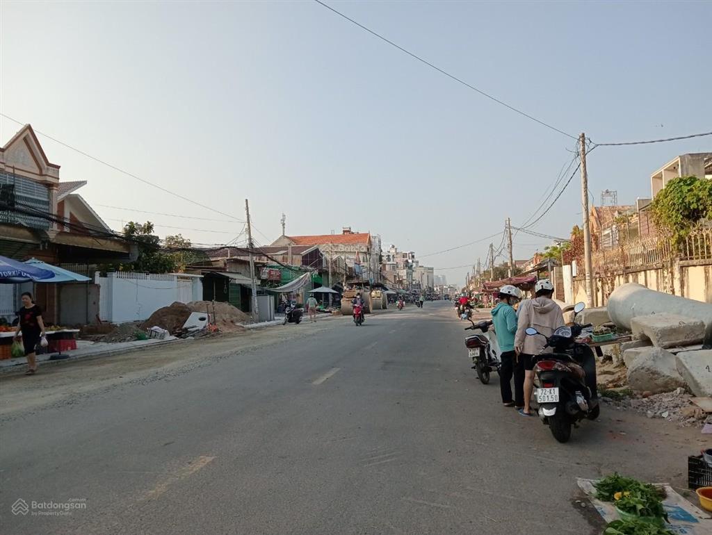 Bán nhà 1tr 2lau mặt tiền đường lê quang định vũng tàu , dt 140m2 giá 12.6 tỷ hướng đông nam mát mẻ
