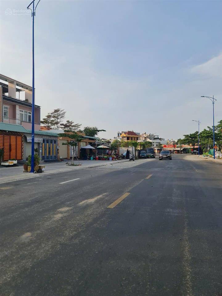 Bán nhà 1tr 2lau mặt tiền đường lê quang định vũng tàu , dt 140m2 giá 12.6 tỷ hướng đông nam mát mẻ