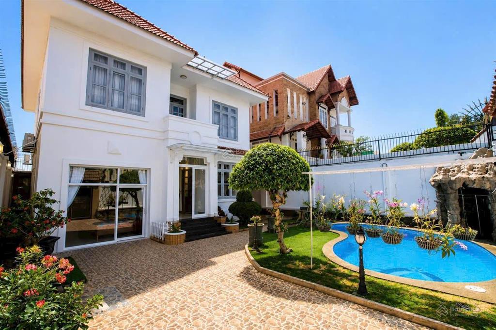 Biệt thự 2 tầng vip dt 355m2 khu đồi ngọc tước cách biển 500m2 , giá tốt chỉ 35 tỷ , shr , hồ bơi