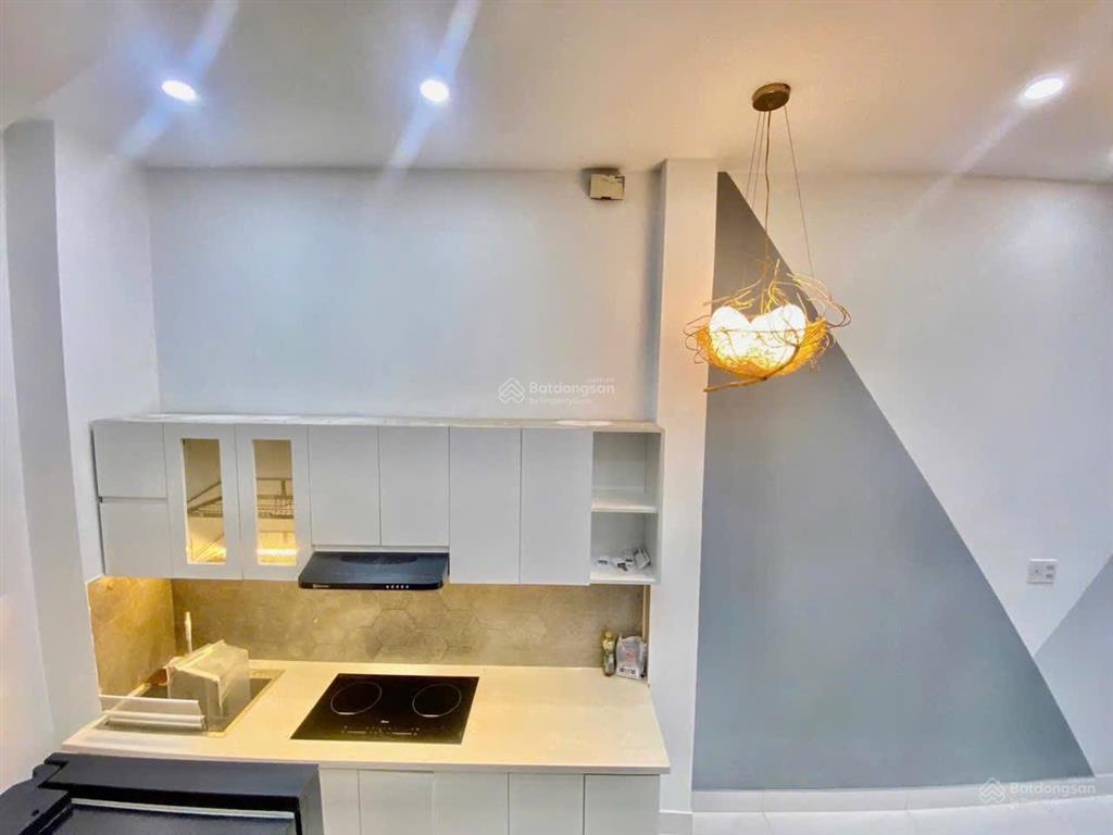 Bán nhà đường hoa sữa p.7 quận phú nhuận  ngay phan xích long