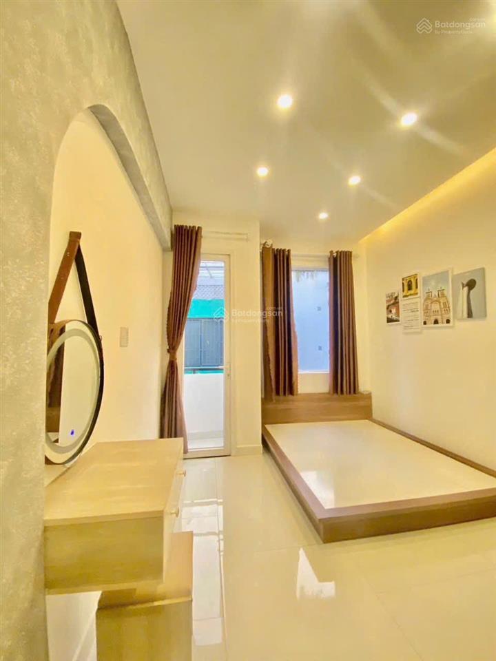 Bán nhà đường hoa sữa p.7 quận phú nhuận  ngay phan xích long