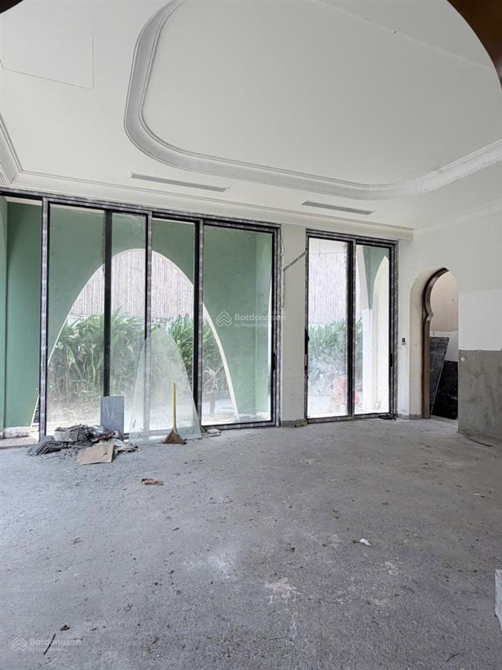Bán biệt thự 520m2  99/8 đặng văn bi tp thủ đức, gần vincom, có hồ bơi, sân vườn